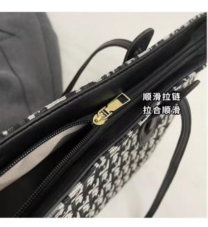 ZCJ7091 MOTIF UN-big-5